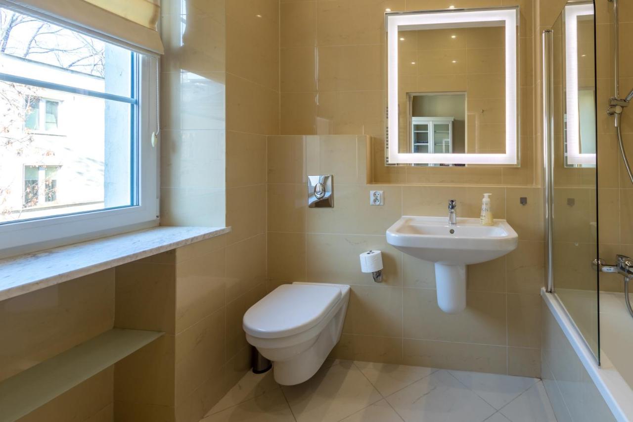 Apartament Luster I Obrazow Warschau Buitenkant foto