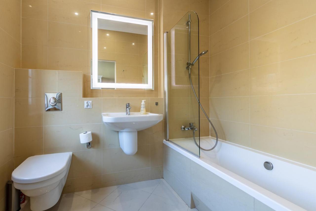 Apartament Luster I Obrazow Warschau Buitenkant foto