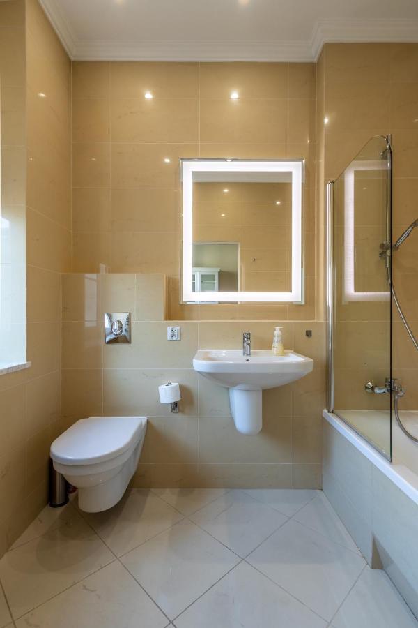 Apartament Luster I Obrazow Warschau Buitenkant foto